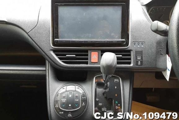 Toyota Noah in Black for Sale Image 10