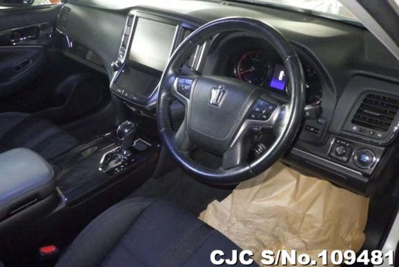 Toyota Crown in White for Sale Image 2
