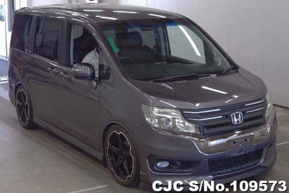 Honda Step Wagon in Gray for Sale Image 0
