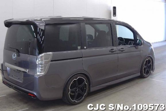 Honda Step Wagon in Gray for Sale Image 2