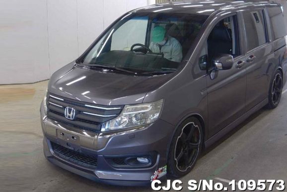 Honda Step Wagon in Gray for Sale Image 3
