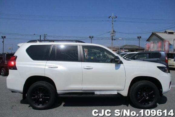 Toyota Land Cruiser Prado in White for Sale Image 4