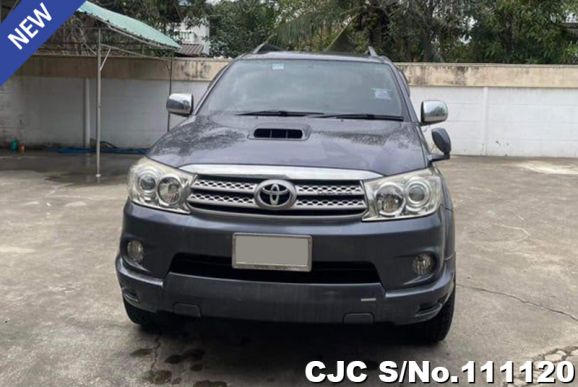 2010 Toyota / Fortuner Stock No. 111120